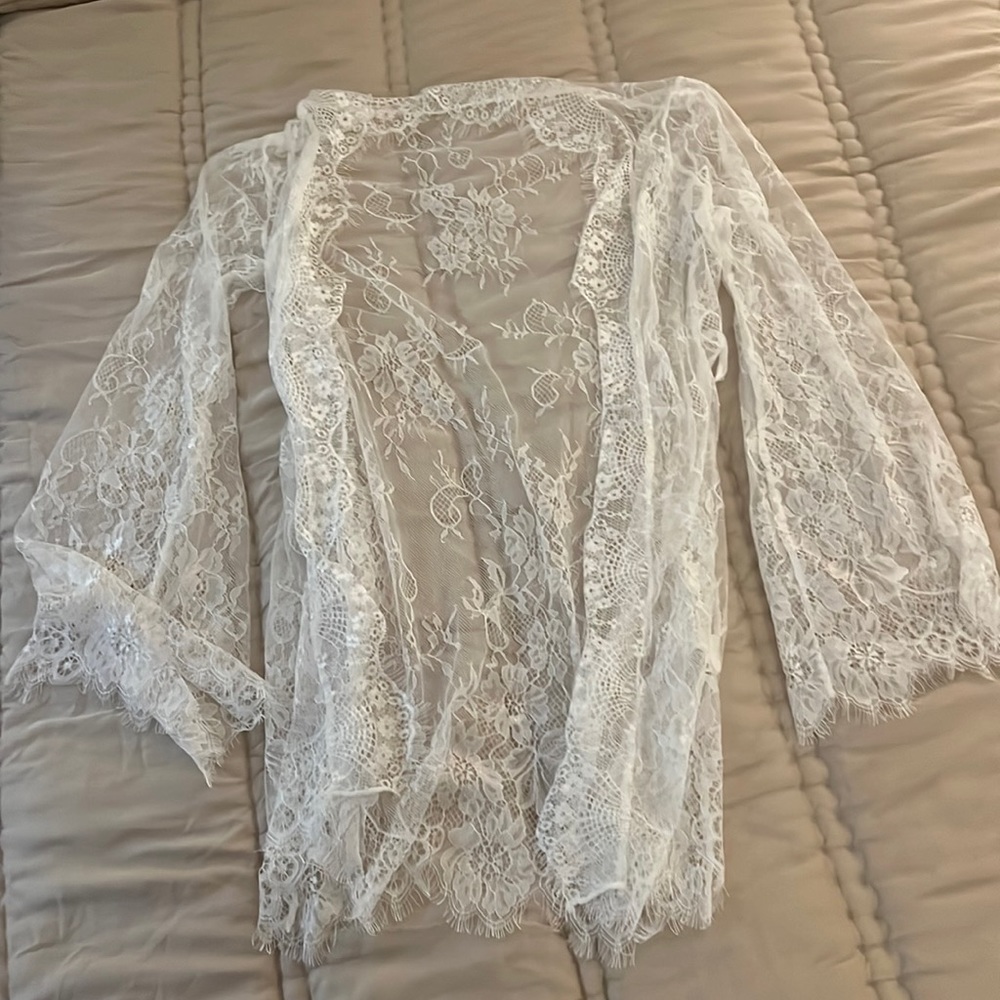 Short white lace bridal robe